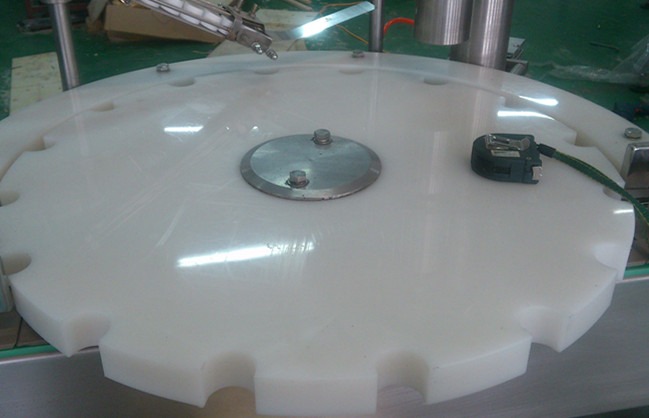 Fully Automatic PET Bottle Capping Machine